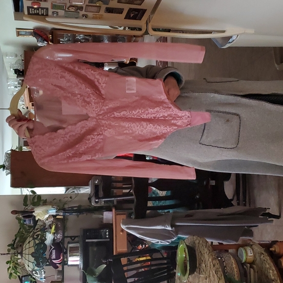 BNWT laceBodysuit ,3 easy to reach snaps closed - Picture 1 of 8
